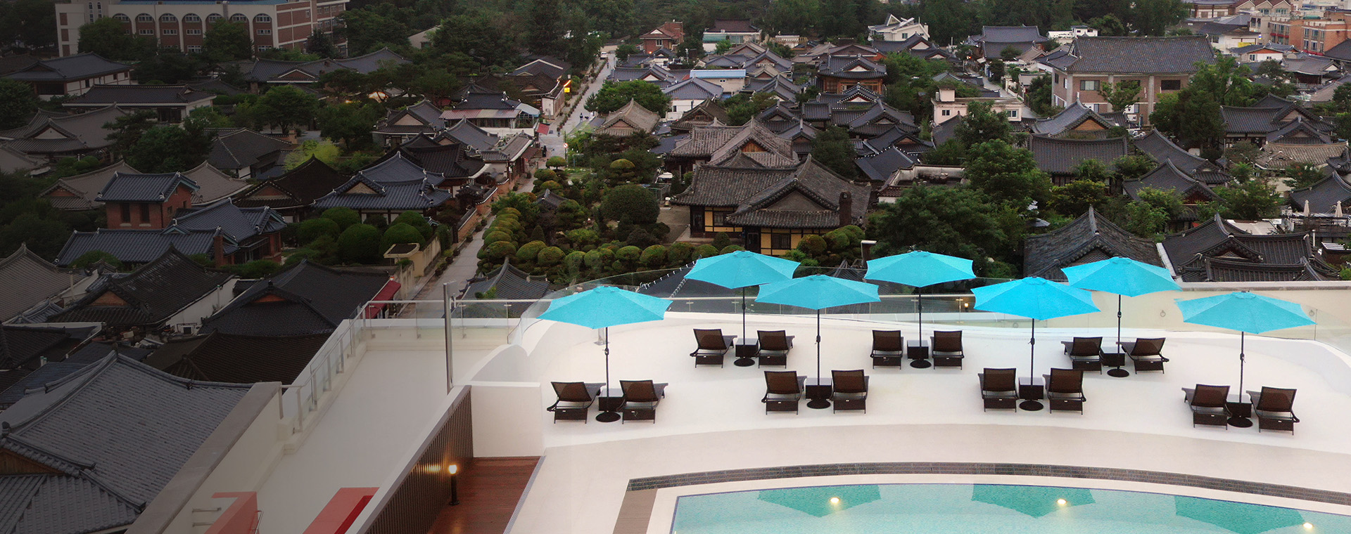  <h4>딜라이트풀 한옥</h4><p>국내 유일 한옥마을이 한눈에 펼쳐지는 루프탑 수영장에서<br>야외수영장 오픈 기념 혜택과 함께<br>올여름, 더 특별한 호캉스를 경험해 보세요.</p> 